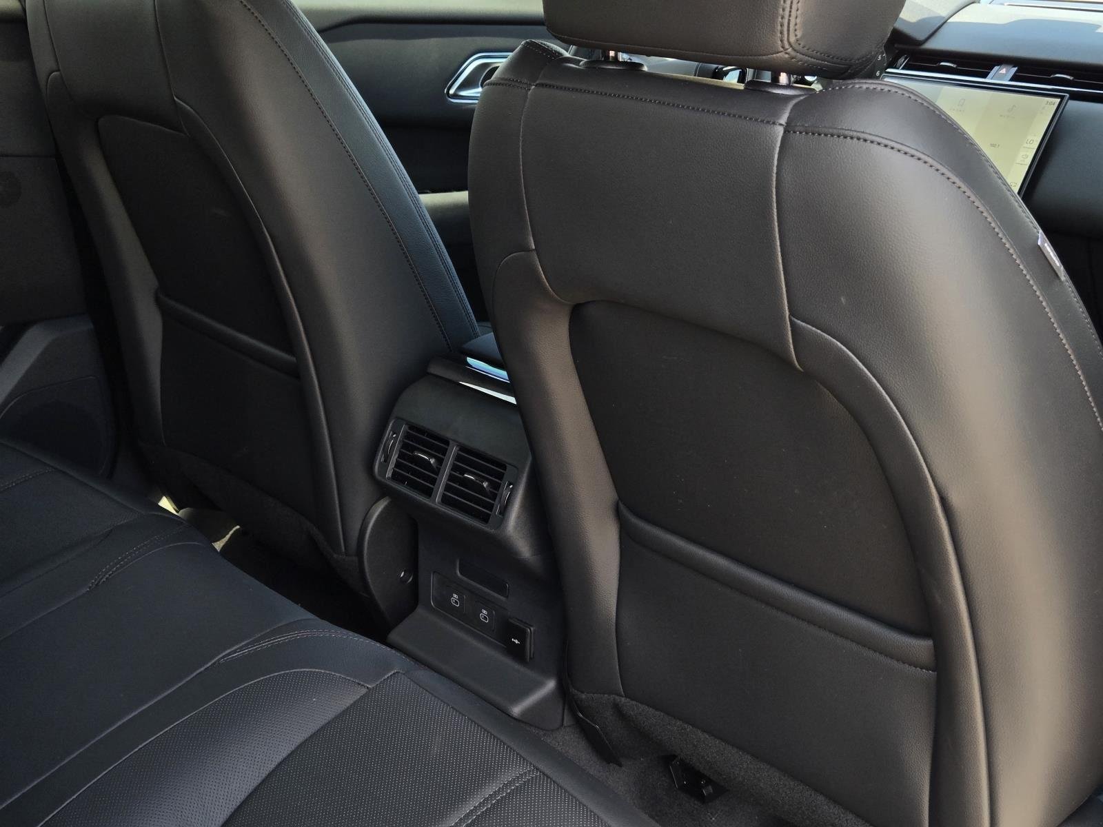 New 2025 Santorini Black Land Rover Dynamic SE image 40