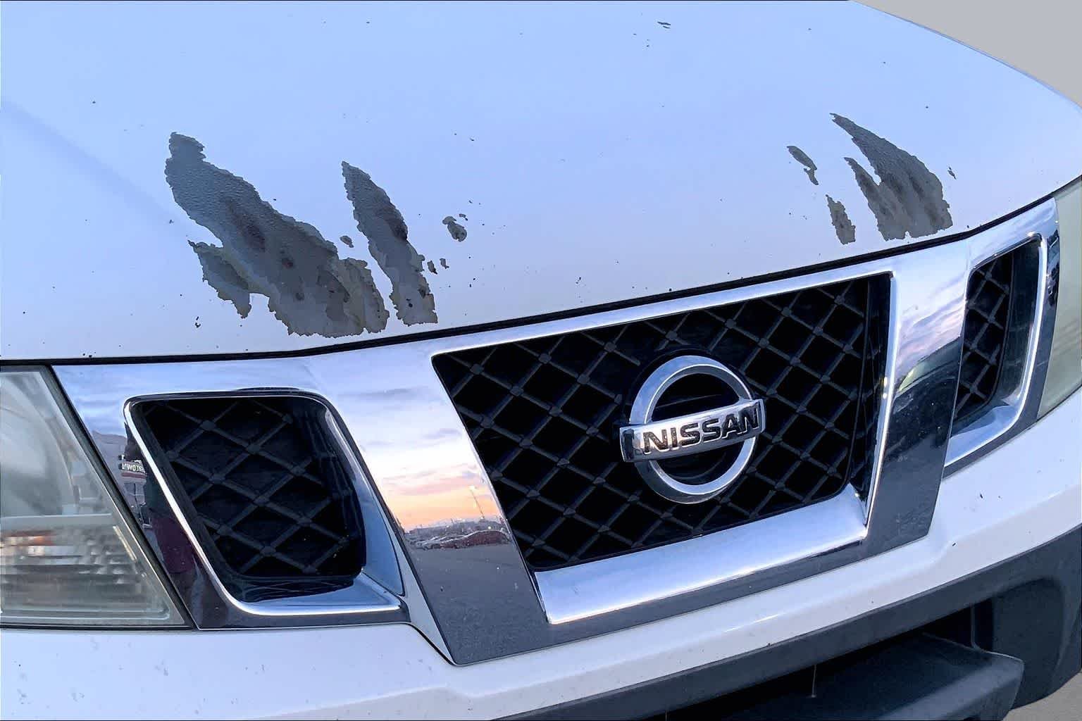 Used 2015 Glacier White Nissan S image 28