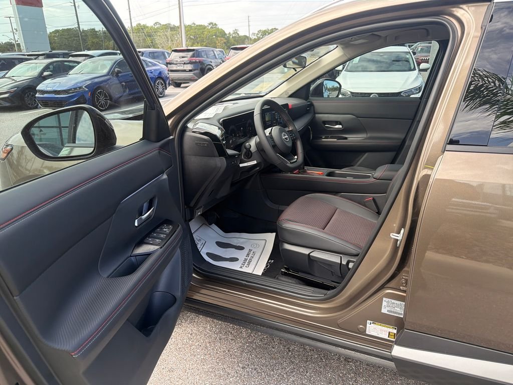 New 2026 Nissan Kicks SR 4D Sport Utility