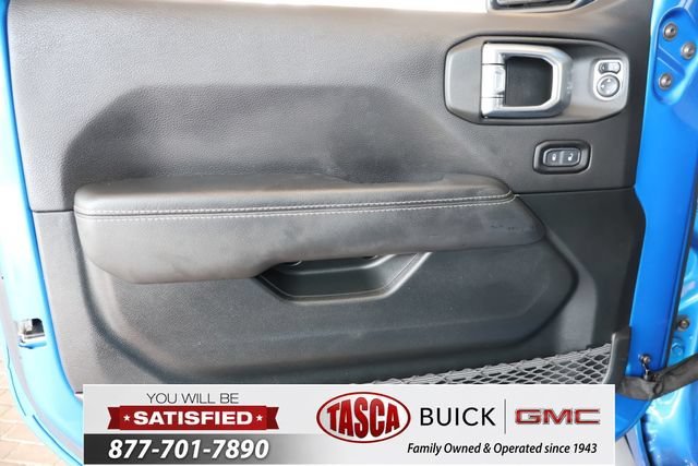 Used 2021  Jeep Overland image 13