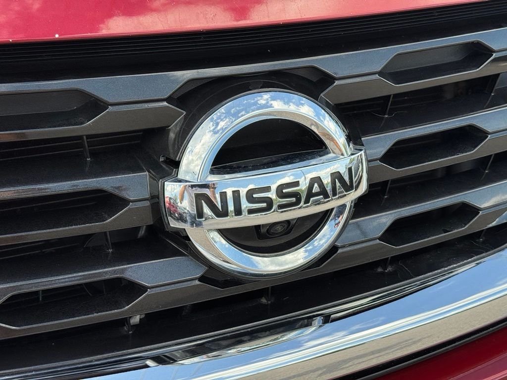 Used 2018 Red Nissan SL image 8