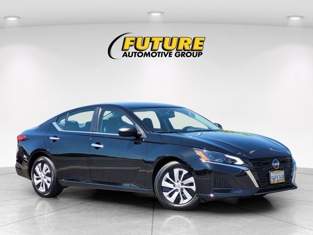 Used 2025 Black Nissan 2.5 S image 1