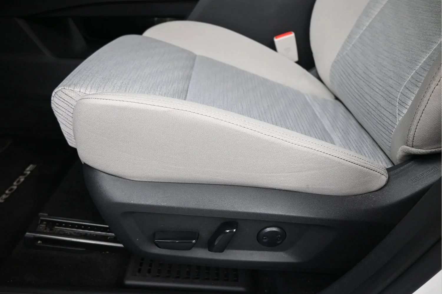 Certified Used 2023 Pearl White Tricoat Nissan SV image 10