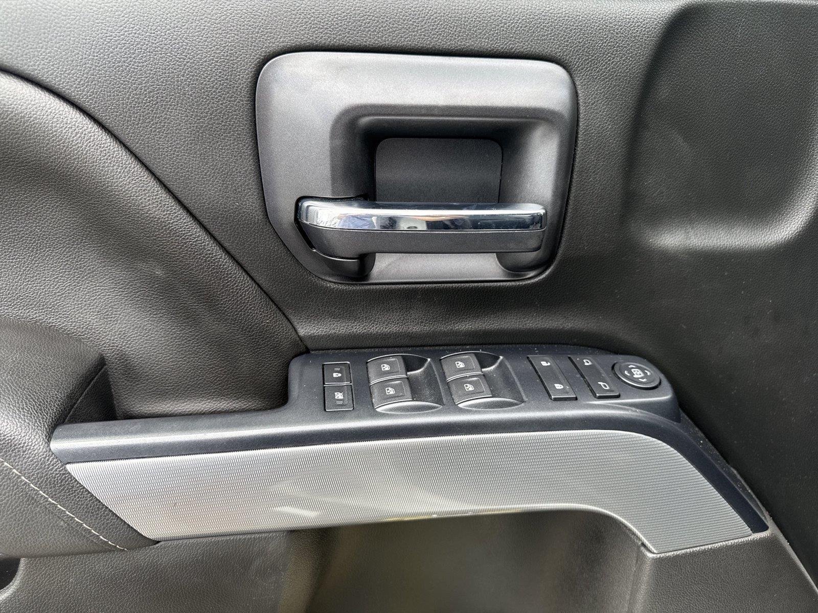 Used 2018 SUMMIT WHITE Chevrolet LT image 16