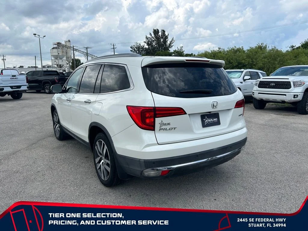 Used 2017  Honda Touring image 11