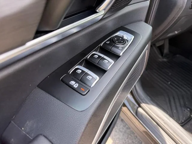 Used 2024 Green Kia EX X-Line image 18