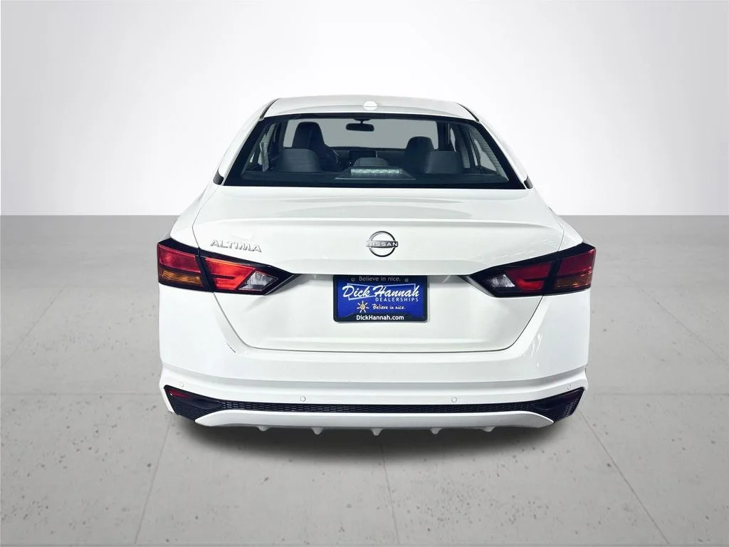 Used 2025 White Nissan 2.5 SV image 7