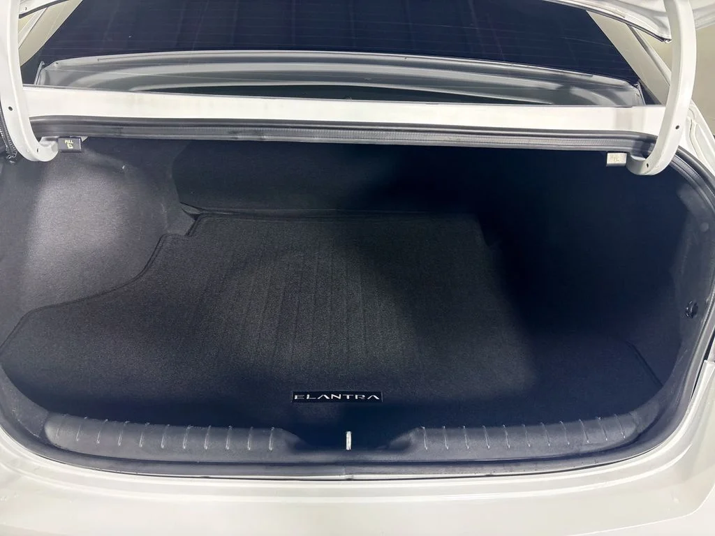 Used 2025 White Hyundai Blue image 20