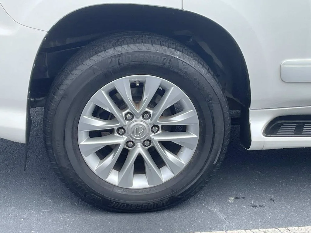 Used 2018  Lexus 460 image 9
