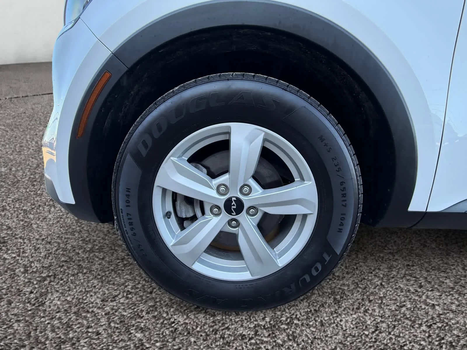 2023 Kia Sorento LX - Photo 9