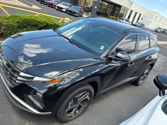 Used 2024 Black Hyundai SEL Convenience image 2