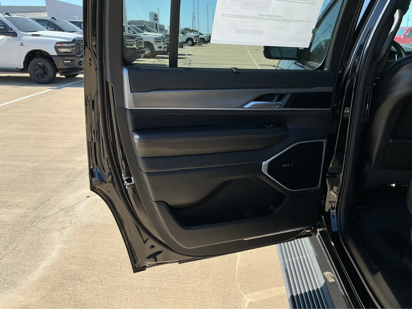 New 2026 High Gloss Black Exterior Paint Jeep Limited Reserve image 16