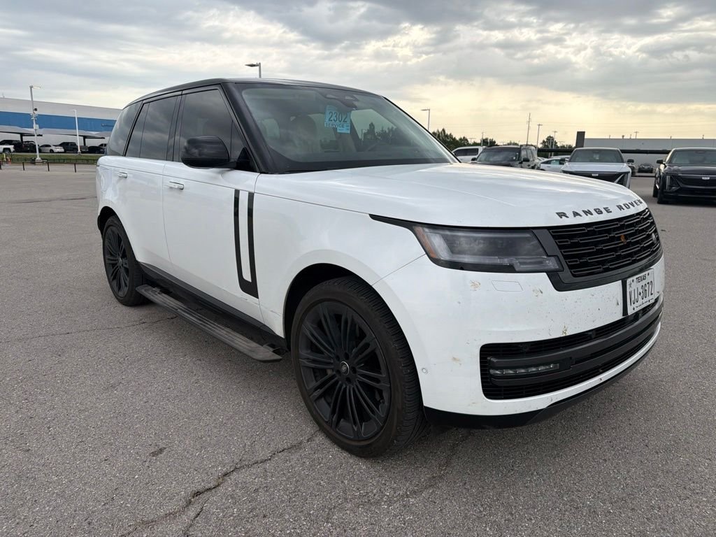 Used 2024  Land Rover SE image 4