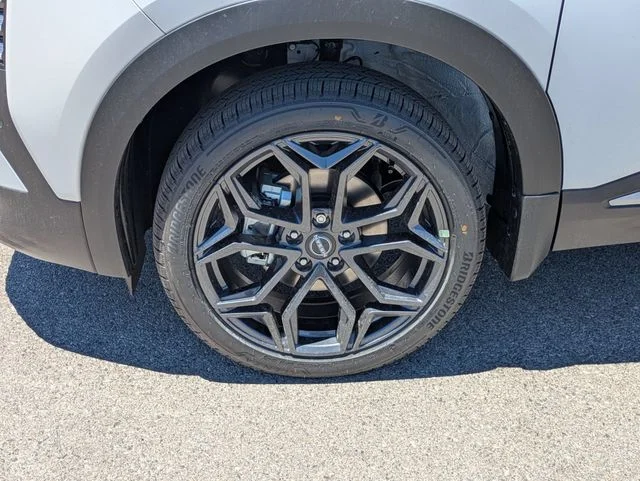 New 2026 Aspen White TriCoat / Super Black Two-tone Nissan SR image 4
