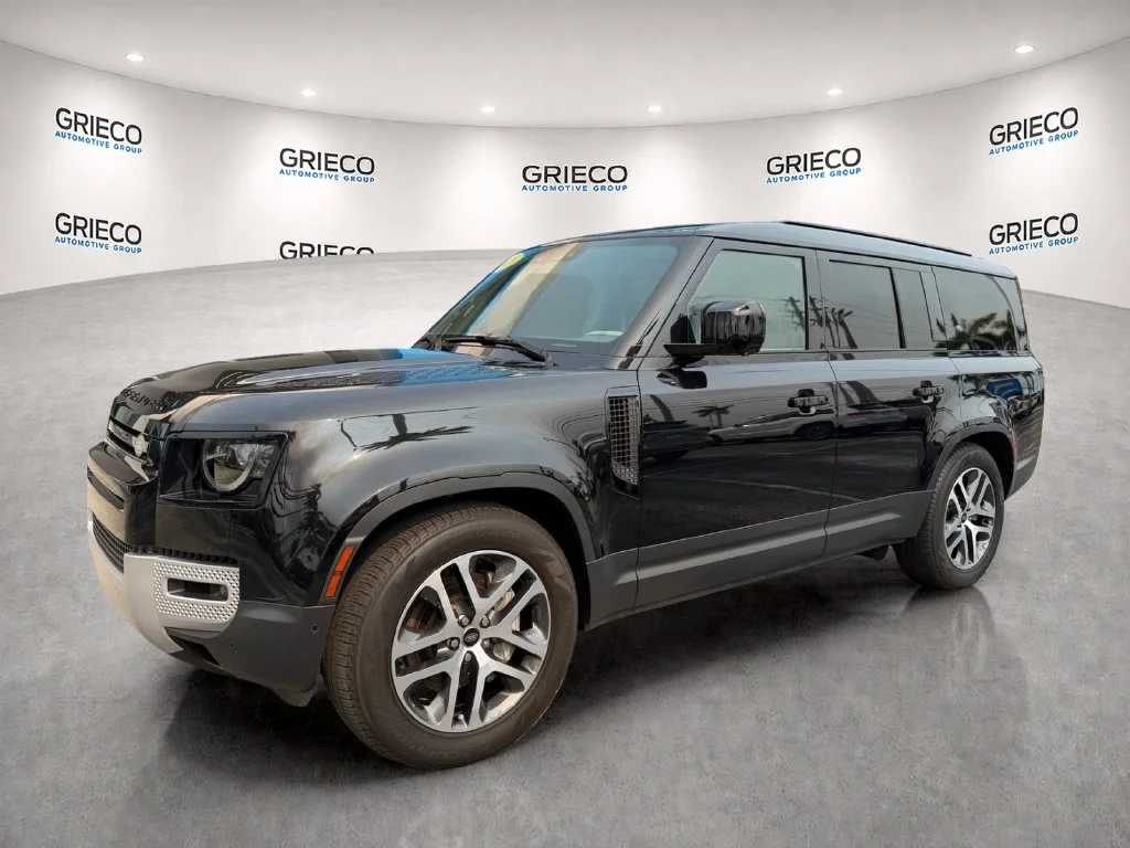 Used 2023 Black Land Rover SE image 3