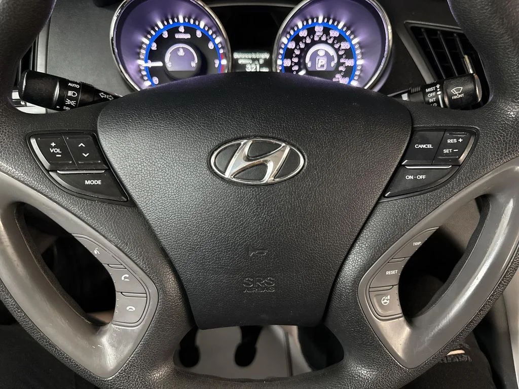 Used 2014 Phantom Black Metallic Hyundai GLS image 21