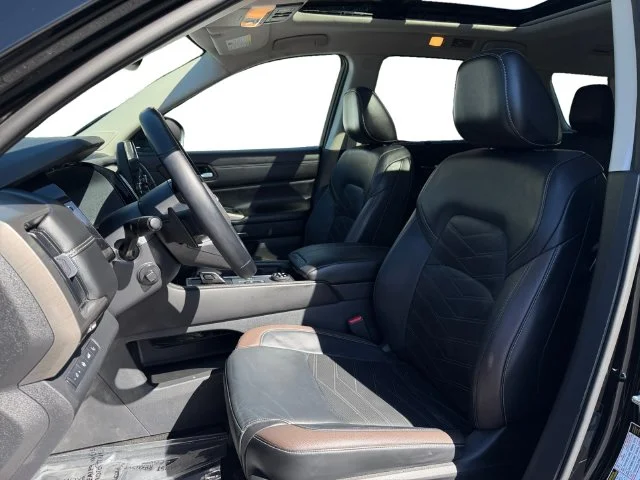 Used 2022 Black Nissan Platinum image 10