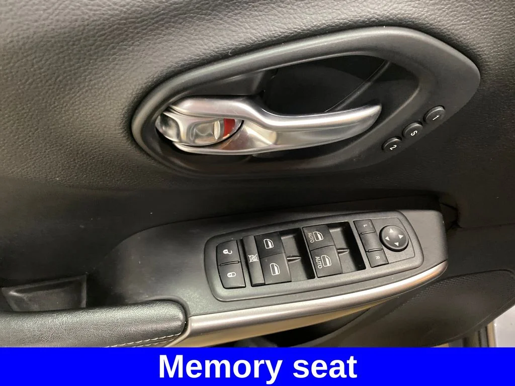 Used 2020 Silver Jeep Limited image 10