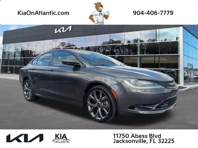 2016 Chrysler 200 S's photo