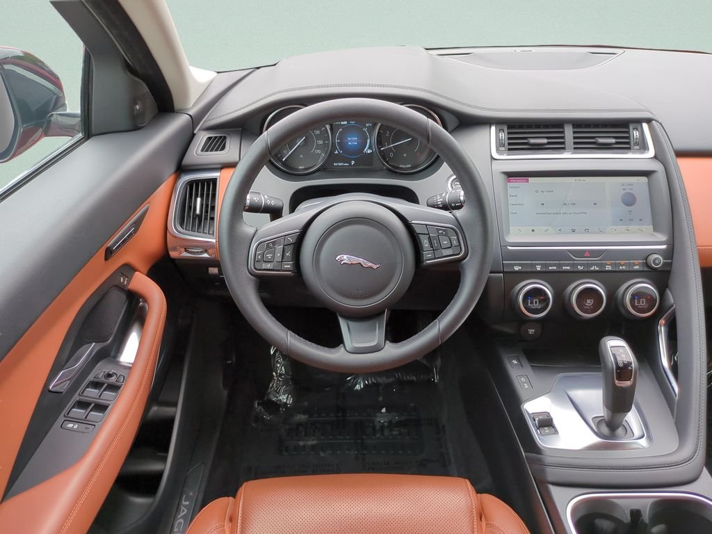 Used 2020  Jaguar SE image 13