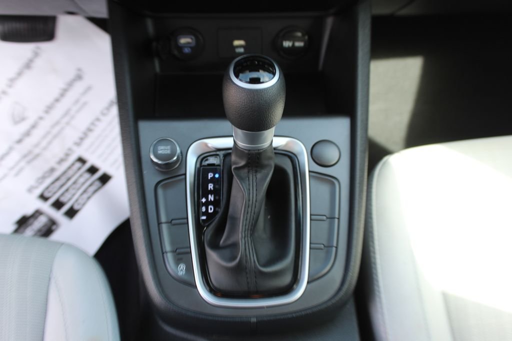 Used 2023 Gray Hyundai SEL image 19