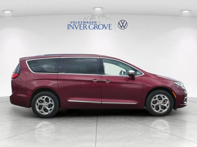 Used 2021 Velvet Chrysler Limited image 8