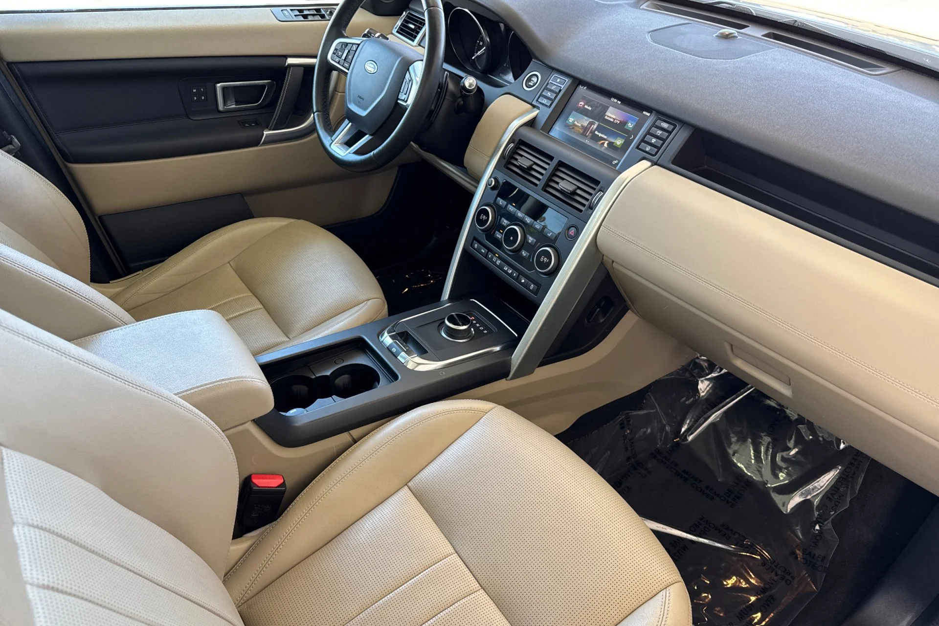 Used 2019 Narvik Black Land Rover HSE image 18