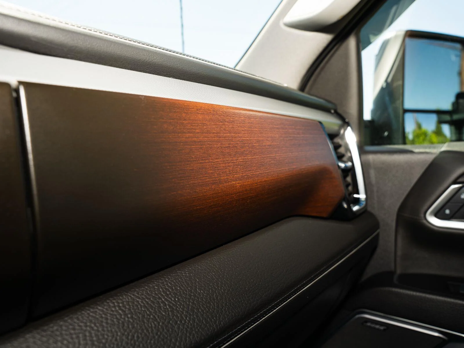 Used 2025 Onyx Black GMC Denali image 37