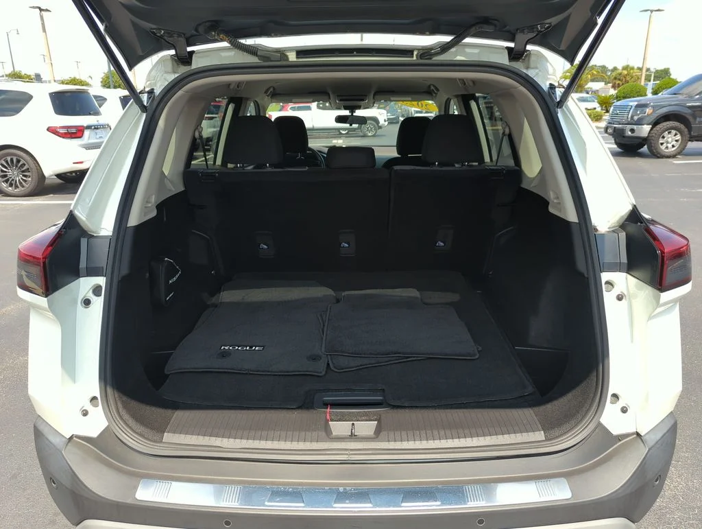 Used 2023 White Nissan SV image 19
