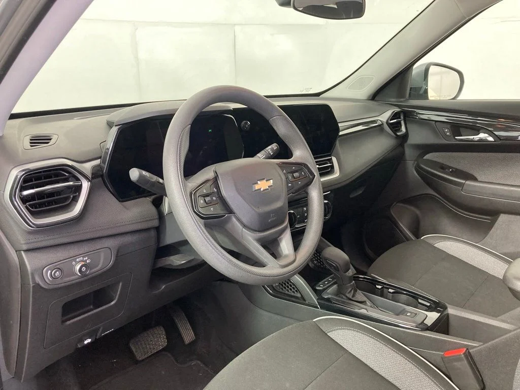 Used 2025 Gray Chevrolet LT image 15