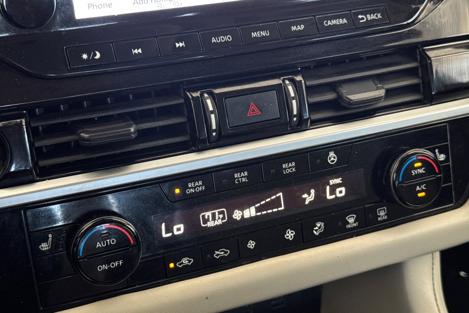 Used 2022 WHITE Nissan SL image 21
