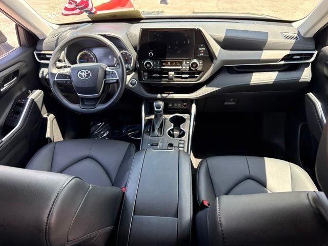 2025 Toyota Highlander XLE - Photo 28