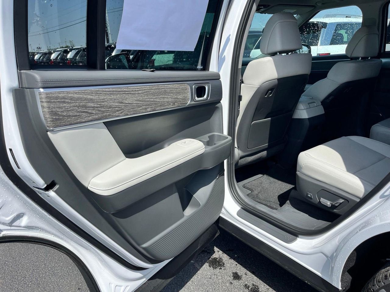 New 2027 White Hyundai Limited FWD image 18
