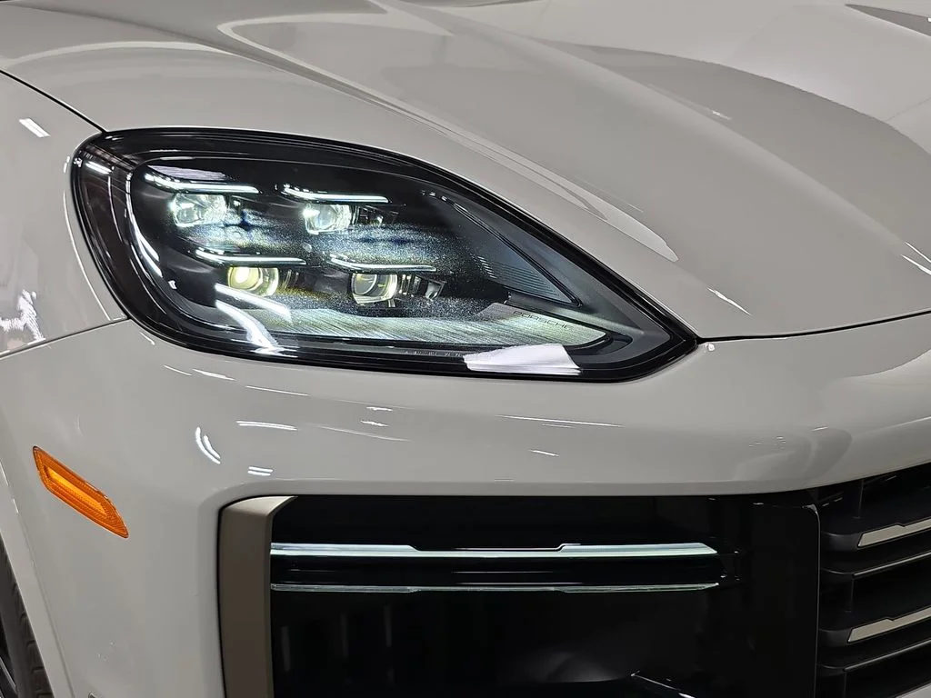 2025 Porsche Cayenne Turbo E-Hybrid - Photo 12