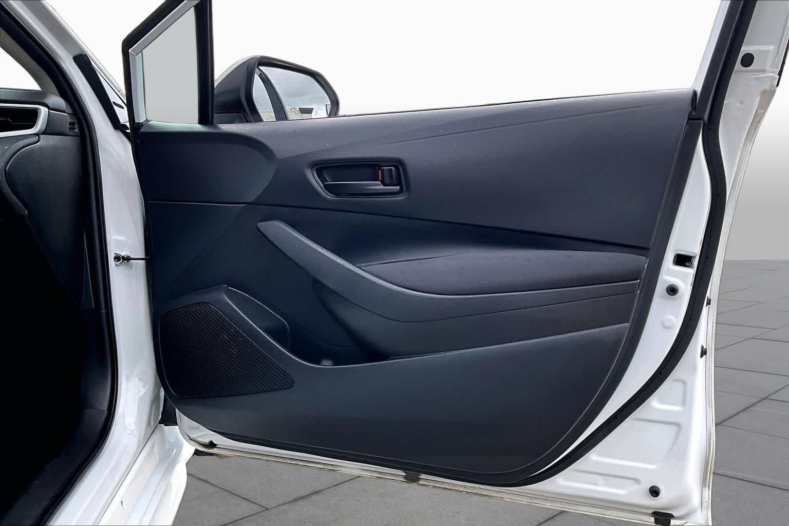 Used 2025 Ice Cap Toyota LE image 23