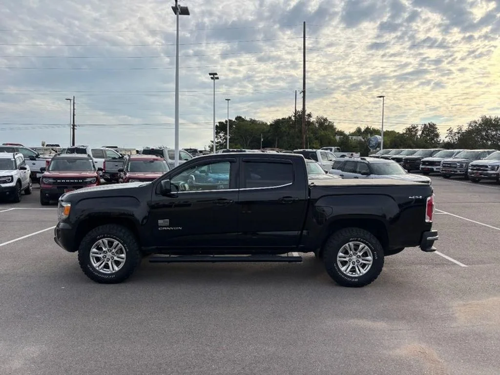 Used 2019 Onyx Black GMC 4WD SLE image 6