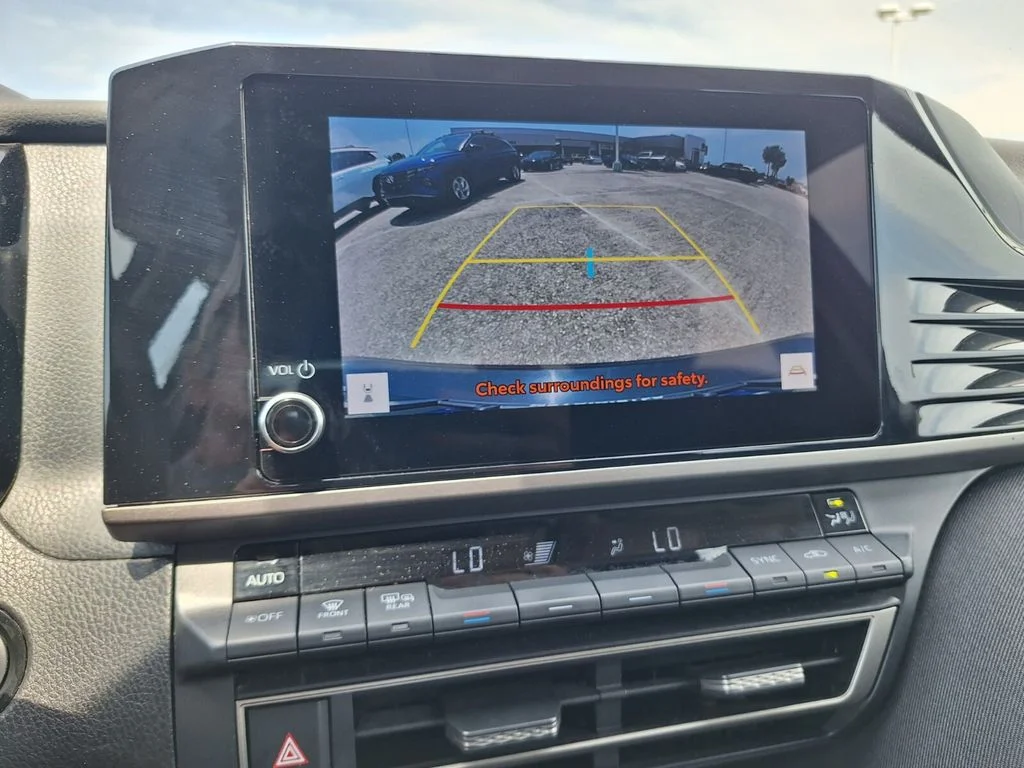 2025 Toyota Camry LE - Photo 15