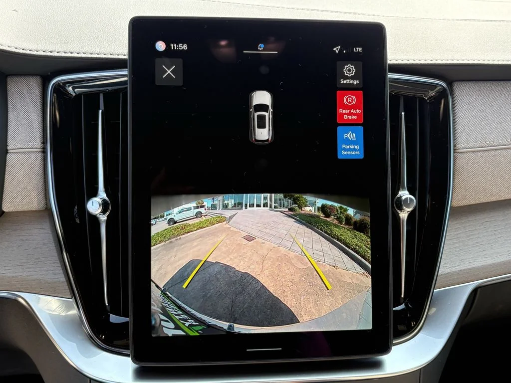 New 2026 Crystal White Volvo Core image 20