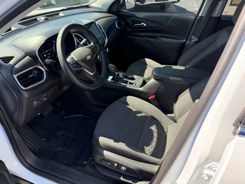 Used 2024 Summit White Chevrolet LT image 16