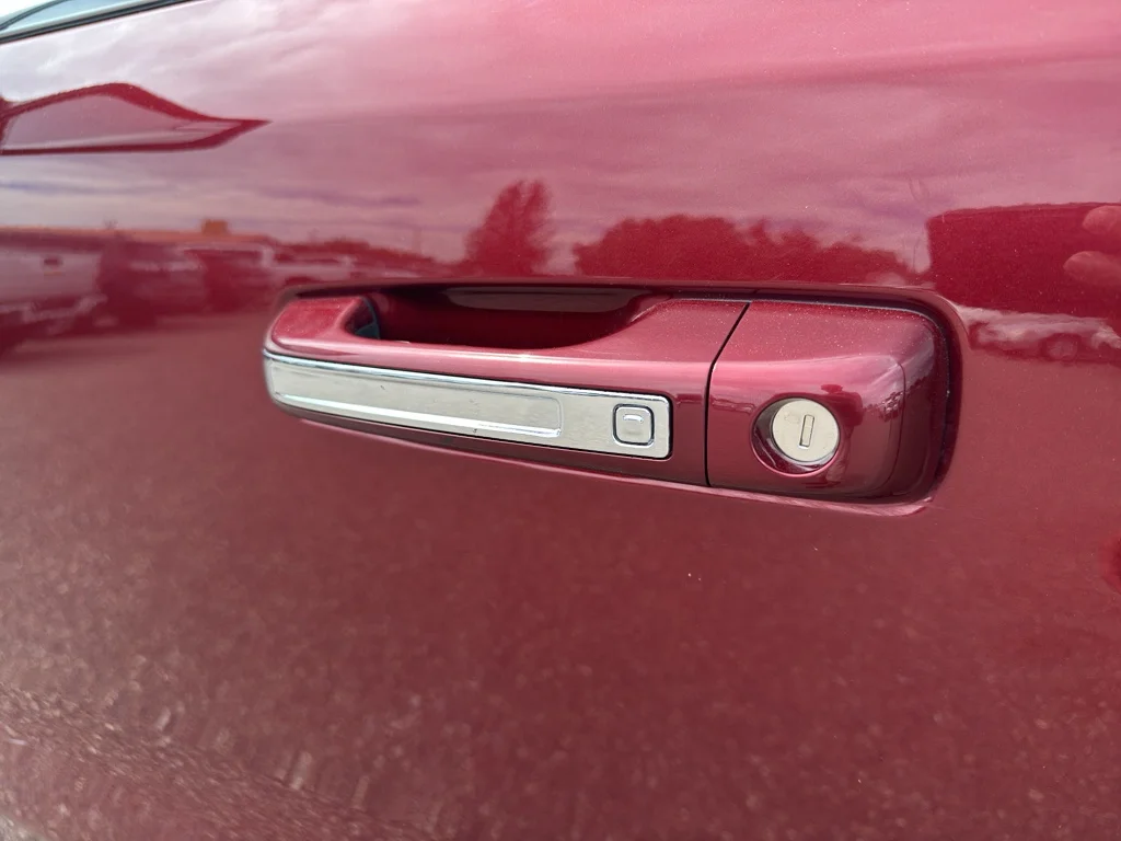 Used 2022 Delmonico Red Pearlcoat Ram Limited image 9