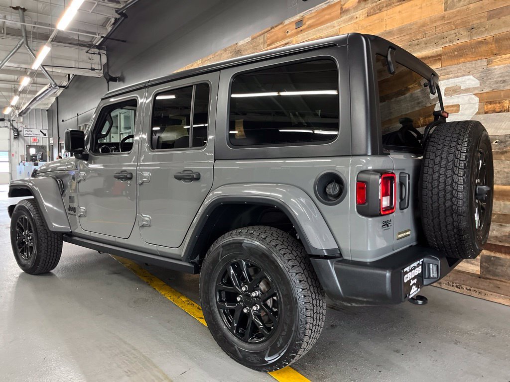 Used 2023 Gray Clearcoat Jeep Freedom Edition image 19