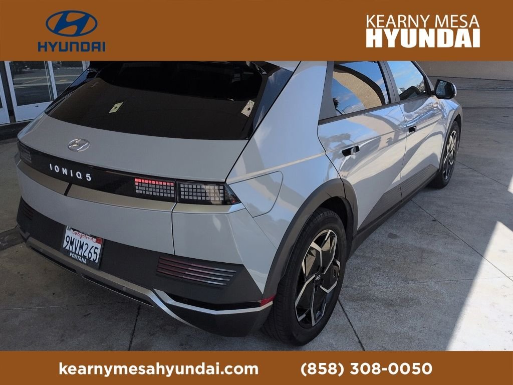 Used 2024 Gray Hyundai SE image 1
