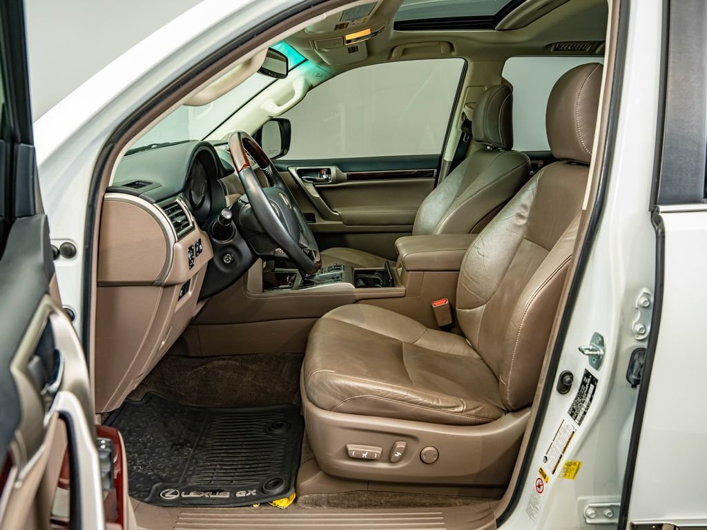 Used 2014 Starfire Pearl Lexus 460 image 33