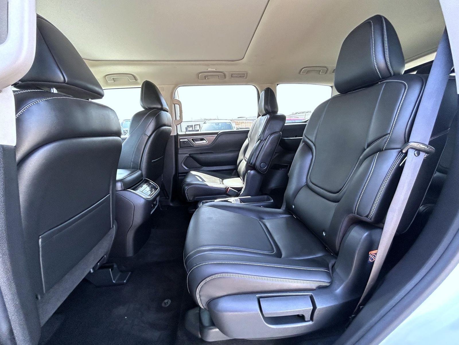 Used 2026 White INFINITI PURE image 18