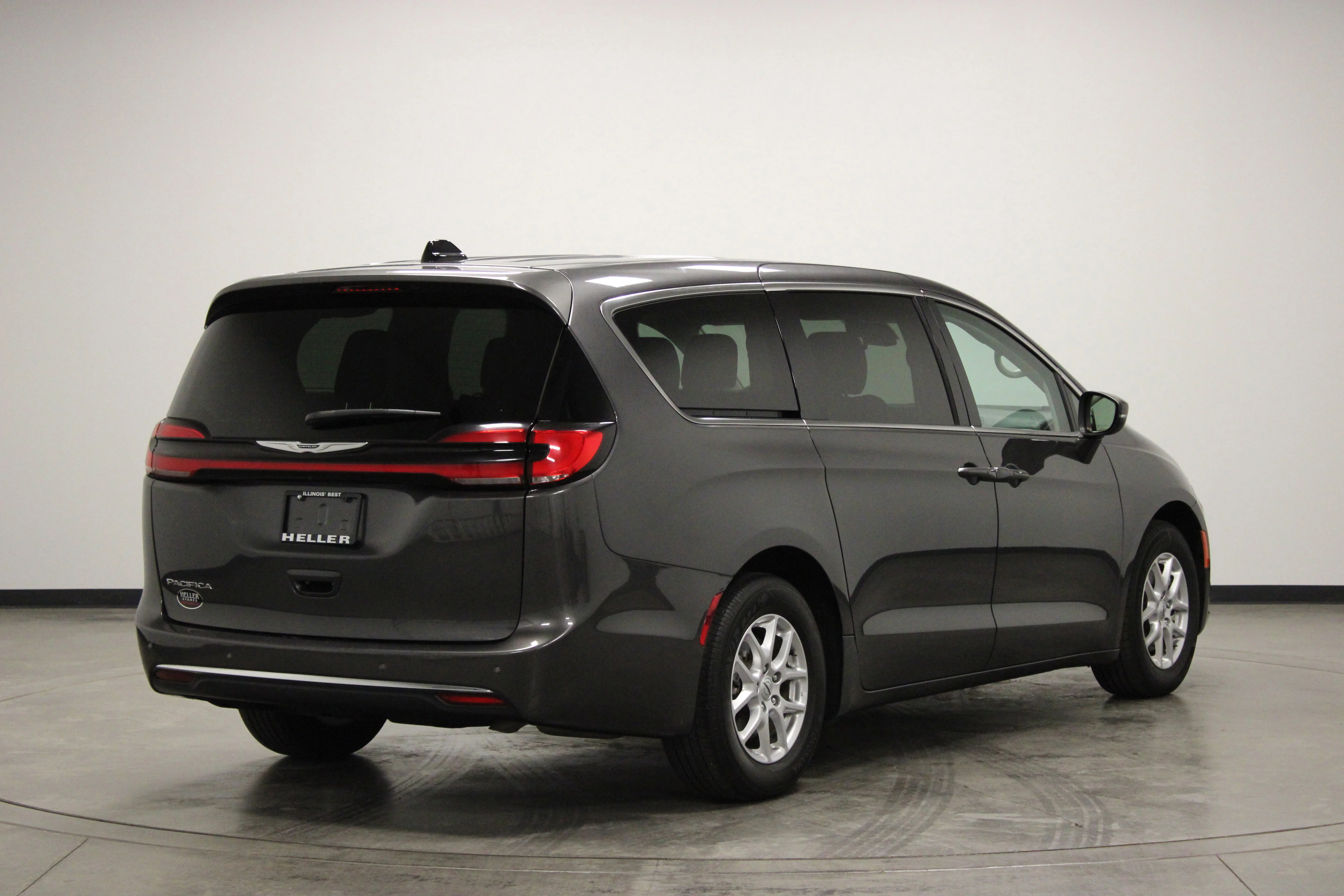 2023 Chrysler Pacifica Touring L - Photo 8
