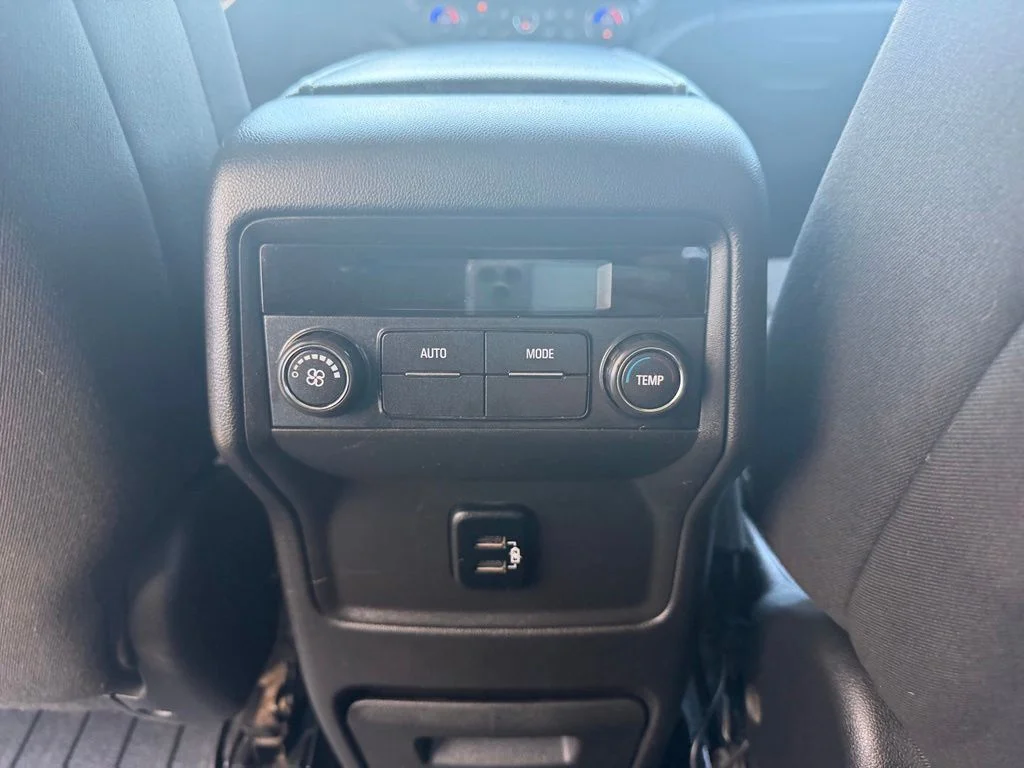 Used 2018 Silver GMC SLE-2 image 27