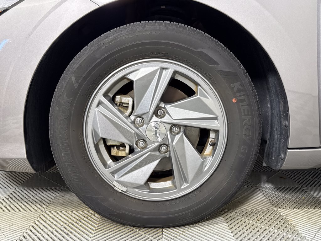 2024 Hyundai Elantra SE - Photo 24