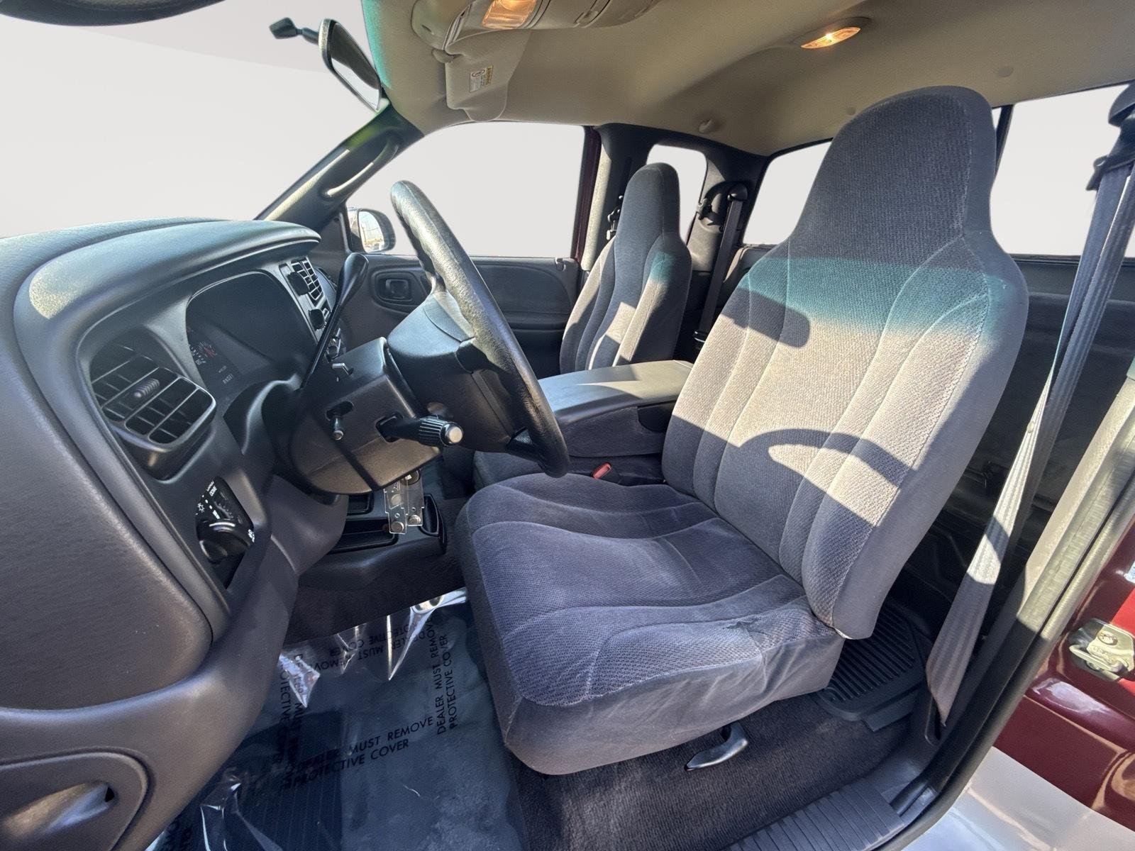 Used 2000 Dodge Dakota SLT with VIN 1B7GL22X9YS528163 for sale in Kansas City