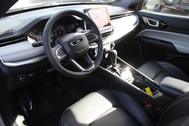 Used 2025 Silver Jeep Limited image 3