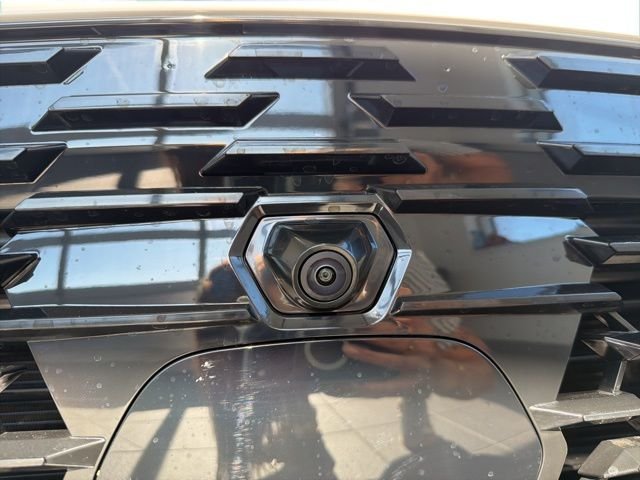 New 2027 Bright White Clear-Coat Exterior Paint Chrysler Select image 3